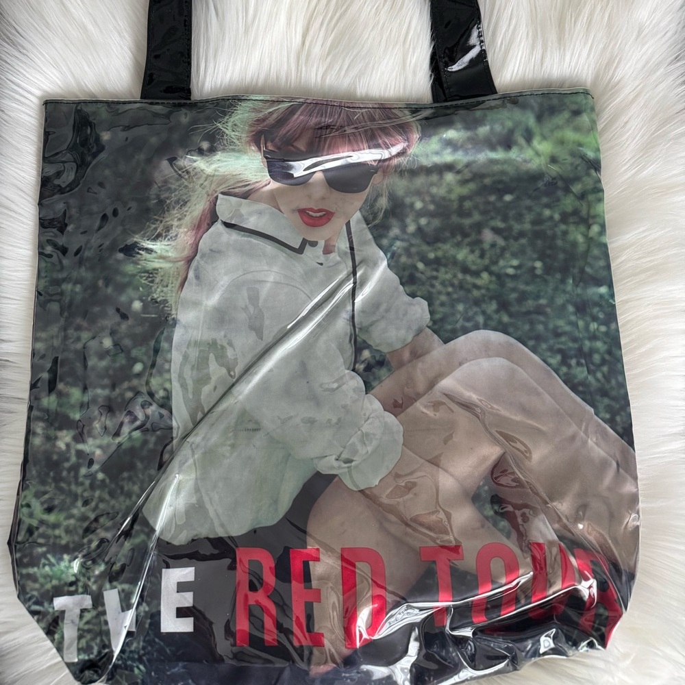 Taylor Swift The Red Tour VIP Vinyl Tote Bag EUC 🧣